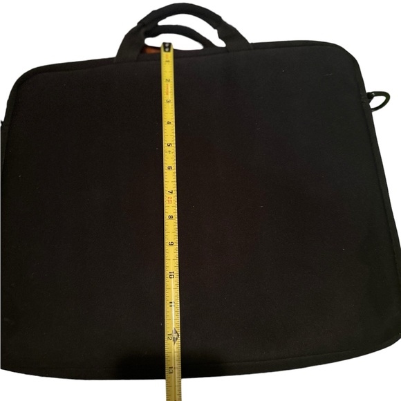 Targus CVR200 Slip Labtop / Notebook Case - Picture 5 of 12